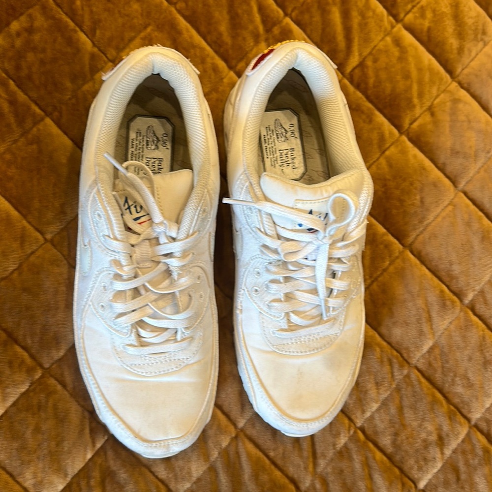 Men’s Nike air max premium Paris patch edition white 9.5